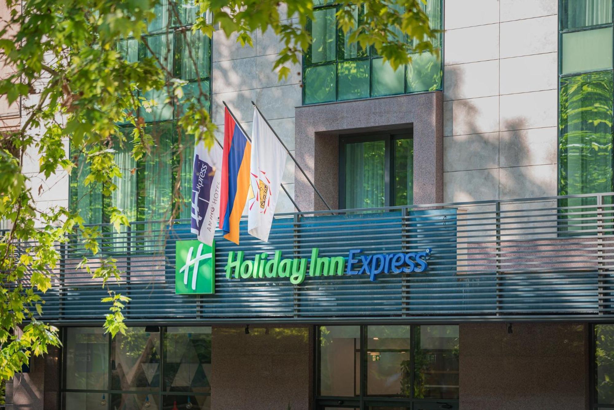 Holiday Inn Express - Yerevan, An Ihg Hotel Exterior foto