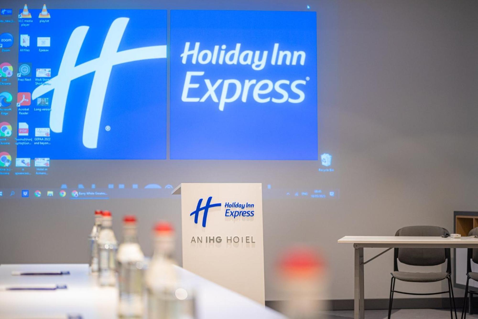 Holiday Inn Express - Yerevan, An Ihg Hotel Exterior foto